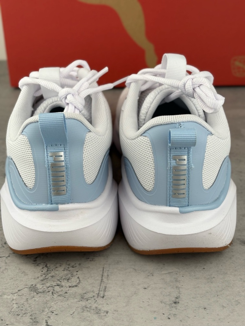 Puma Skyrocket Women’s Sneaker Sz 7.5 White blue athletic Sneakers Worn Once - Picture 3 of 5